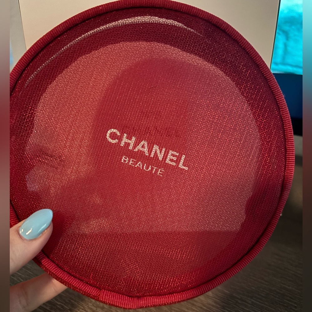 CHANEL beauty Red Cosmetic Bag - Picture 6 of 6